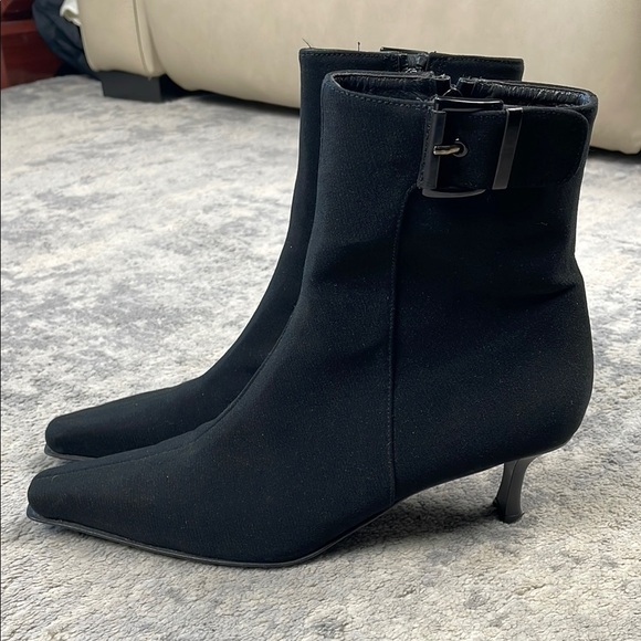 Stuart Weitzman Buckle Kitten Heel Ankle Boots Pointed Toe Witchy Black Sz 8.5 N - Picture 2 of 13